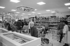 Jelenia Góra - sklep "Rondo" po remoncie (fot. 2) [Dokument ikonograficzny]