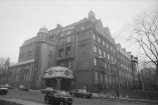 Jelenia G&oacute;ra - budynek LO im S. Żeromskiego (fot. 1) [Dokument ikonograficzny]