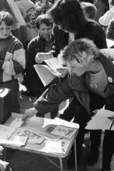 Jelenia G&oacute;ra - Happening anty AIDS (fot. 2) [Dokument ikonograficzny]