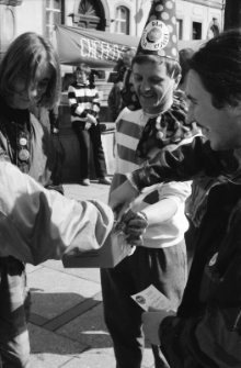 Jelenia Góra - Happening anty AIDS (fot. 3) [Dokument ikonograficzny]