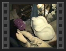 Konserwacja ołtarza głownego w Krzeszowie, dorabianie brakujących detali rzeźbiarskich [Film]