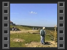 Turyści na szlaku między Równią pod Śnieżką i Małą Kopą [Film]