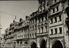 [Jelenia Góra - Plac Ratuszowy - kamienice] (fot. 3) [Dokument ikonograficzny]