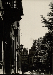 [Jelenia Góra - Plac Ratuszowy - kamienice] (fot. 5) [Dokument ikonograficzny]