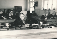 [Telefonistki : Technikum i Zasadnicza Szkoła Łączności w Jeleniej Górze] (fot. 3) [Dokument ikonograficzny]