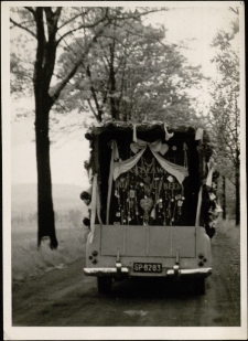 [Samochód - droga Wrocław-Jelenia Góra] [Dokument ikonograficzny]