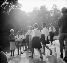 [Jelenia Góra - Cieplice : zlot młodzieży : 22 lipca 1964] (fot. 3) [Dokument ikonograficzny]