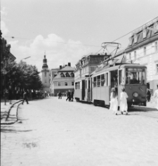 Tramwaj na Placu Piastowskim w Cieplicach [Dokument ikonograficzny]