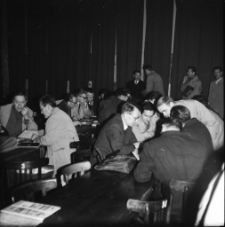 [Spotkanie filatelistów] (fot. 1) [Dokument ikonograficzny]