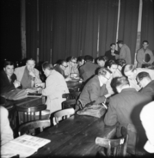 [Spotkanie filatelistów] (fot. 4) [Dokument ikonograficzny]