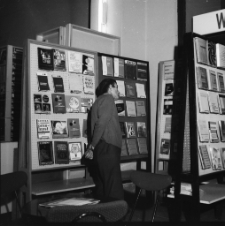[Jelenia G&oacute;ra - Księgarnia "Dom Książki" : Wystawa książki technicznej : 5-12 października 1966] (fot. 3) [Dokument życia społecznego]