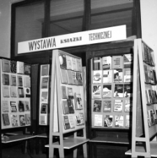 [Jelenia Góra - Księgarnia "Dom Książki" : Wystawa książki technicznej : 5-12 października 1966] (fot. 5) [Dokument życia społecznego]