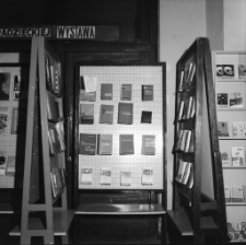 [Jelenia G&oacute;ra - Księgarnia "Dom Książki" : Wystawa książki radzieckiej : 9-15 listopada 1966] (fot. 6) [Dokument życia społecznego]