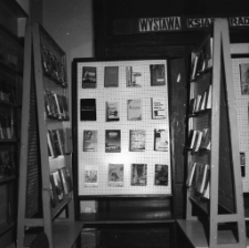 [Jelenia Góra - Księgarnia "Dom Książki" : Wystawa książki radzieckiej : 9-15 listopada 1966] (fot. 7) [Dokument życia społecznego]