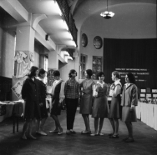 [Jelenia Góra - wystawa prac uczniów w auli LO] (fot. 4) [Dokument ikonograficzny]