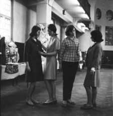 [Jelenia Góra - wystawa prac uczniów w auli LO] (fot. 7) [Dokument ikonograficzny]