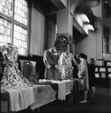 [Jelenia Góra - wystawa prac uczniów w auli LO] (fot. 8) [Dokument ikonograficzny]