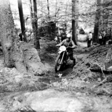 [Zawody motocyklowe] (fot. 1) [Dokument ikonograficzny]