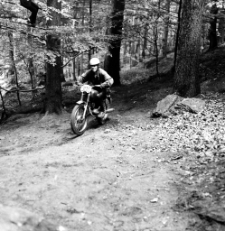 [Zawody motocyklowe] (fot. 3) [Dokument ikonograficzny]