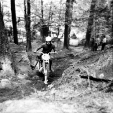 [Zawody motocyklowe] (fot. 7) [Dokument ikonograficzny]