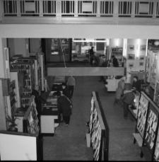 [Jelenia Góra - Księgarnia "Dom Książki" : wystawa książki radzieckiej] (fot. 5) [Dokument życia społecznego]