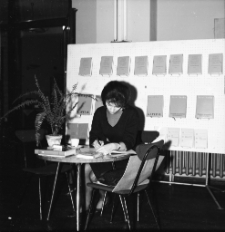 [Jelenia Góra - Księgarnia "Dom Książki" : Wystawa wydawnictw spółdzielni wydawniczej "książka i wiedza" : 1964] (fot. 7) [Dokument życia społecznego]