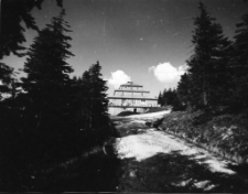 [Schronisko Odrodzenie] (fot. 1) [Dokument ikonograficzny]