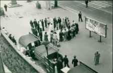 Kiermasz : Domu Książki (fot. 1) [Dokument ikonograficzny]