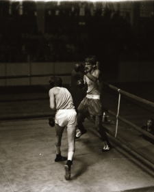 Mecz bokserski w Jeleniej Górze (fot. 3) [Dokument ikonograficzny]