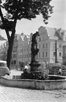 [Jelenia G&oacute;ra - Plac Ratuszowy] (fot. 12) [Dokument ikonograficzny]