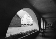 [Jelenia G&oacute;ra - Plac Ratuszowy] (fot. 17) [Dokument ikonograficzny]