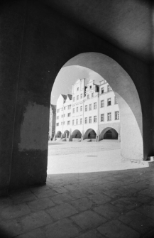 [Jelenia Góra - Plac Ratuszowy] (fot. 24) [Dokument ikonograficzny]