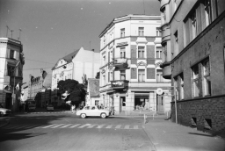 Jelenia G&oacute;ra - ulica J&oacute;zefa Piłsudskiego (fot. 3) [Dokument ikonograficzny]