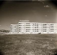 [Jelenie Góra - Zabobrze - bloki przy Rondzie Wielkiej Orkiestry Świątecznej Pomocy] [Dokument ikonograficzny]