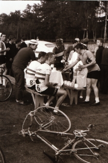 VII Międzynarodowy Wyścig Kolarski o Puchar Karkonoszy (fot. 1) [Dokument ikonograficzny]