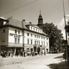 Plac Piastowski w Cieplicach (fot. 3) [Dokument ikonograficzny]