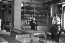 [Sklep Państwowej Centrali Handlowej. Oddział Jelenia Góra. Hurtownia w Szklarskiej Porębie - 1947] (fot. 2) [Dokument ikonograficzny]