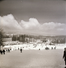 Szklarska Poręba : dolna stacja wyciągu na Szrenicę (fot. 1) [Dokument ikonograficzny]