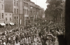 [Jelenia Góra : pochód pierwszomajowy] (fot. 4) [Dokument ikonograficzny]