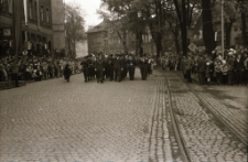 [Jelenia G&oacute;ra : poch&oacute;d pierwszomajowy] (fot. 8) [Dokument ikonograficzny]