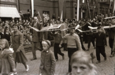 [Jelenia Góra : pochód pierwszomajowy] (fot. 15) [Dokument ikonograficzny]