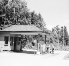 Karpacz : stacja benzynowa (fot.1) [Dokument ikonograficzny]