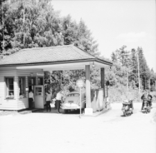Karpacz : stacja benzynowa (fot.2) [Dokument ikonograficzny]