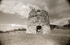 [Ruina wiatraka holenderskiego w Mysłowie] (fot. 3) [Dokument ikonograficzny]