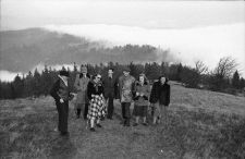 [Zdjęcie grupowe na tle Karkonoszy : Szklarska Poręba][Dokument ikonograficzny]