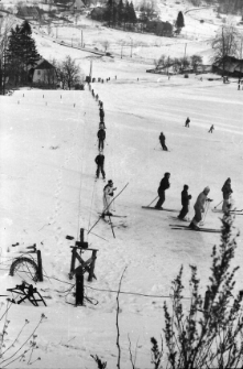 [Wyciąg narciarski "W Dolinie Szczęścia"] (fot. 1) [Dokument ikonograficzny]