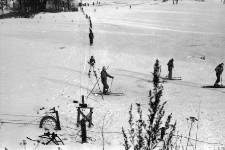 [Wyciąg narciarski "W Dolinie Szczęścia"] (fot. 2) [Dokument ikonograficzny]