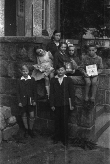 [Wejście do Szkoły Podstawowej nr 4 w Szklarskiej Porębie][Dokument ikonograficzny]