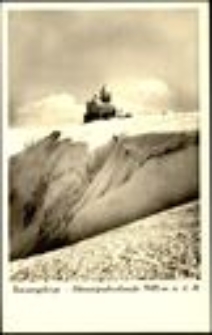 Karkonosze - widok na Śnieżne Kotły i schronisko zimą [Dokument ikonograficzny]