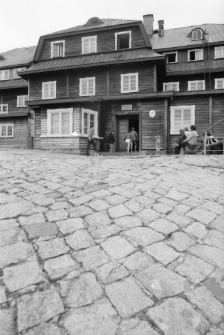 Schronisko PTTK &bdquo;Strzecha Akademicka" - wejście [Dokument ikonograficzny]